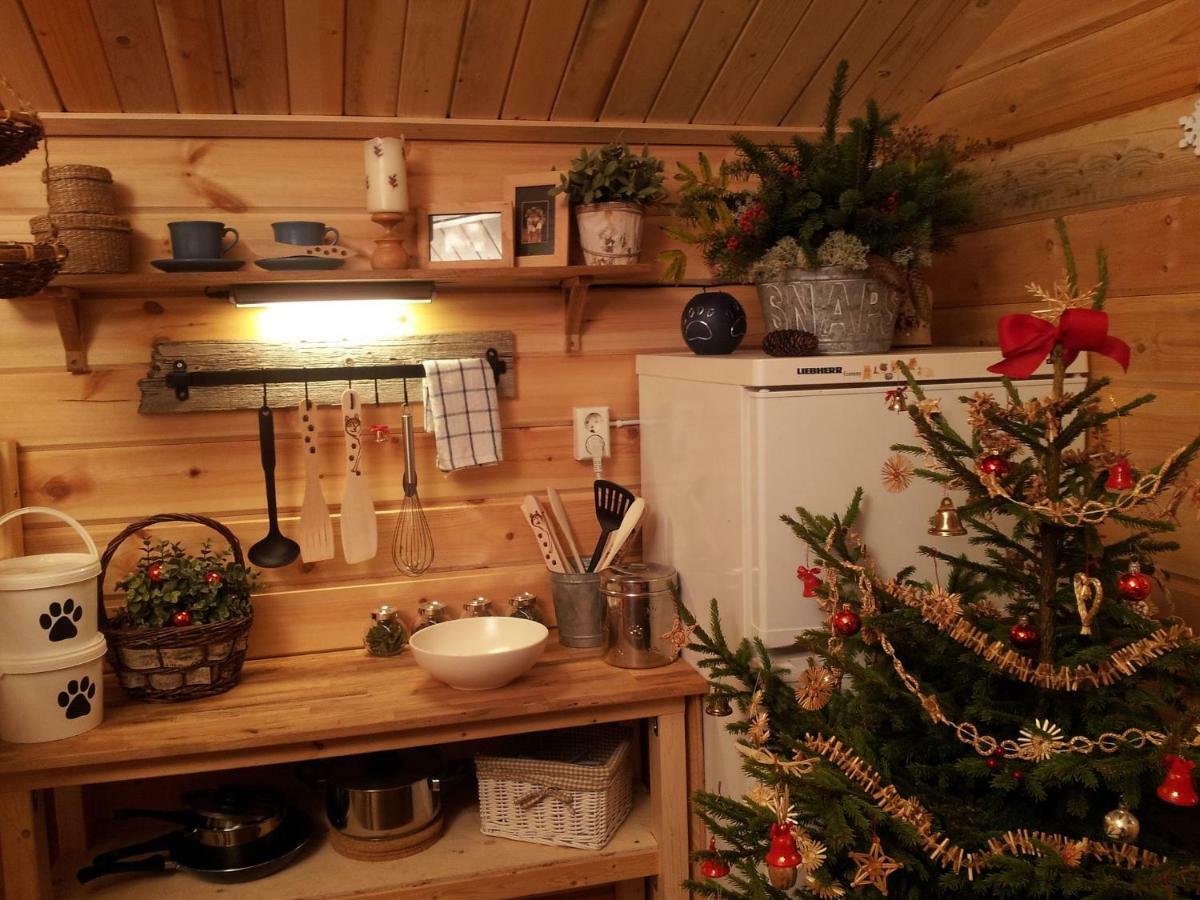 Cabin On Husky Farm Stromsund Bagian luar foto